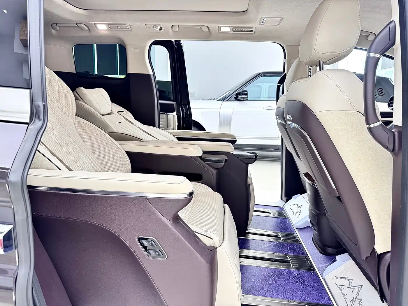 Hongqi HQ9 2023 2.0T Smart Connect Flagship фото 13