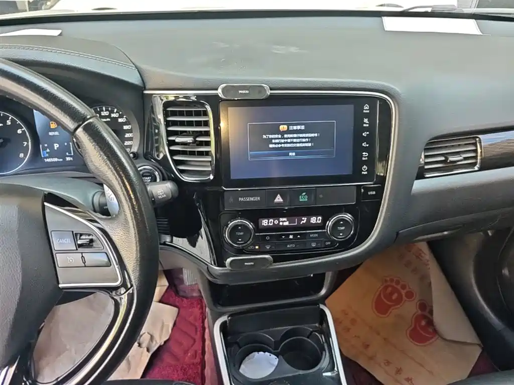 MITSUBISHI OUTLANDER