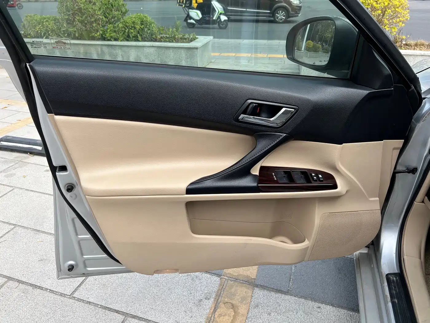 Toyota Reiz 2010 2.5V Elegance Elite Edition фото 14