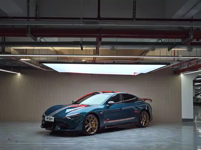 XIAOMI CAR XIAOMI SU7 ULTRA