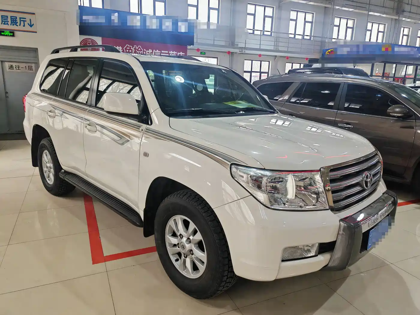 Toyota Land Cruiser 2010 Model 4.0L Automatic VX фото 3
