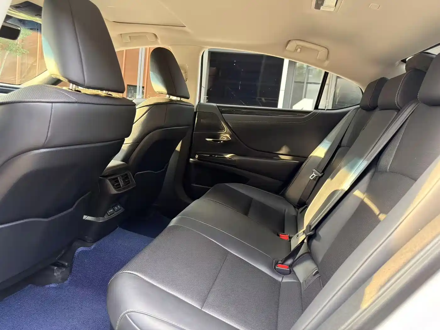 Lexus ES 2018 300h Excellence Edition China V фото 6