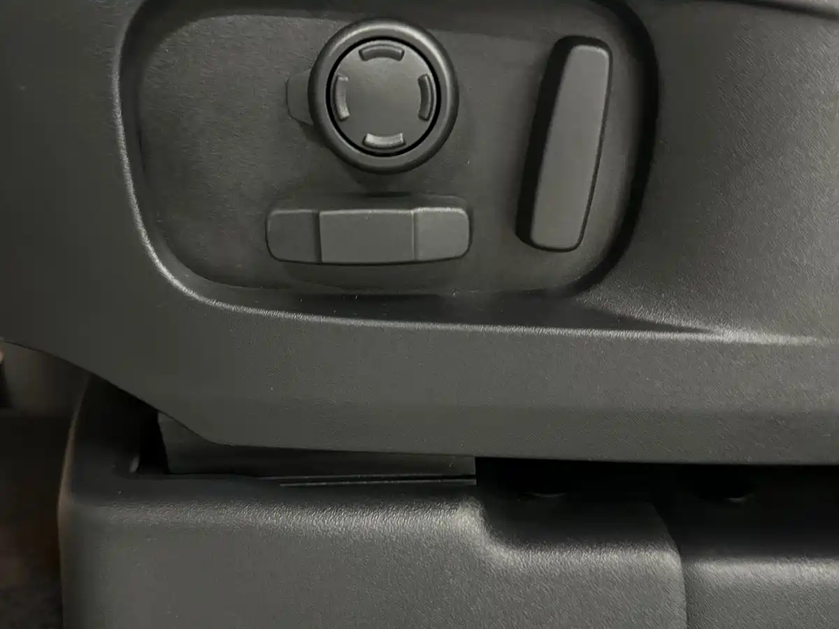 Land Rover Defender 2024 110 3.0T P400 X-DYNAMIC HSE фото 12