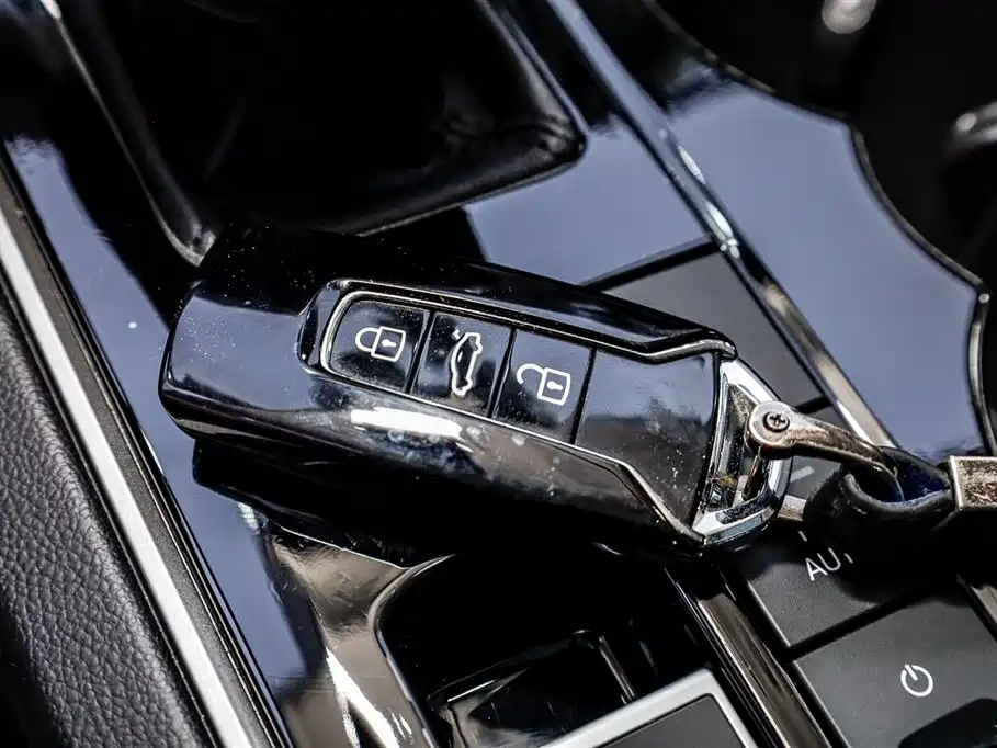 Volkswagen Touareg 2021 3.0TSI Sharp Edition with Gloss Black Sports Package фото 19