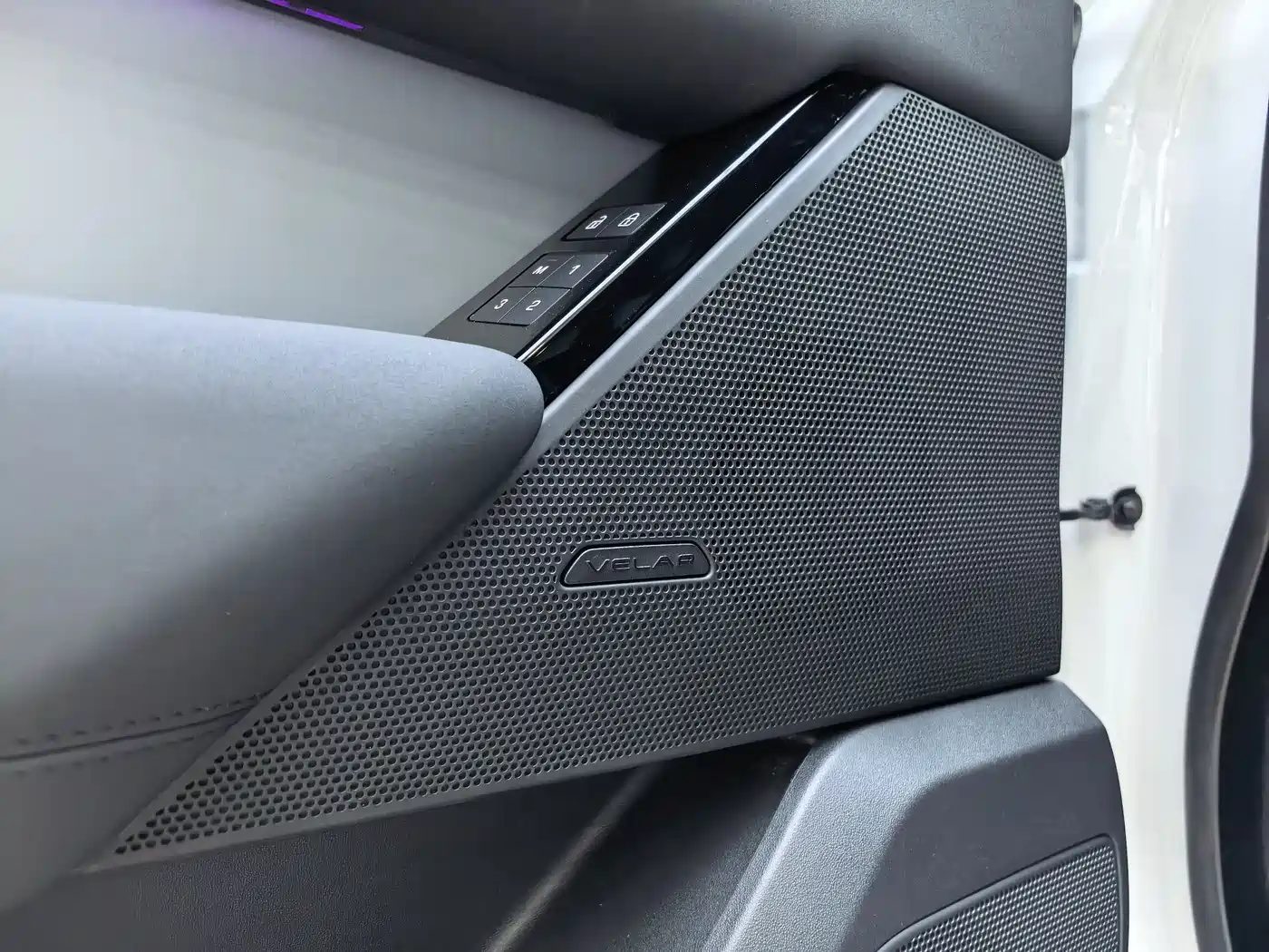 Land Rover Range Rover Velar 2025 S фото 6