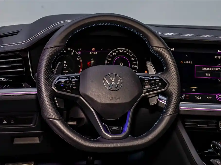 Volkswagen Touareg 2021 3.0TSI Sharp Edition with Gloss Black Sports Package фото 27