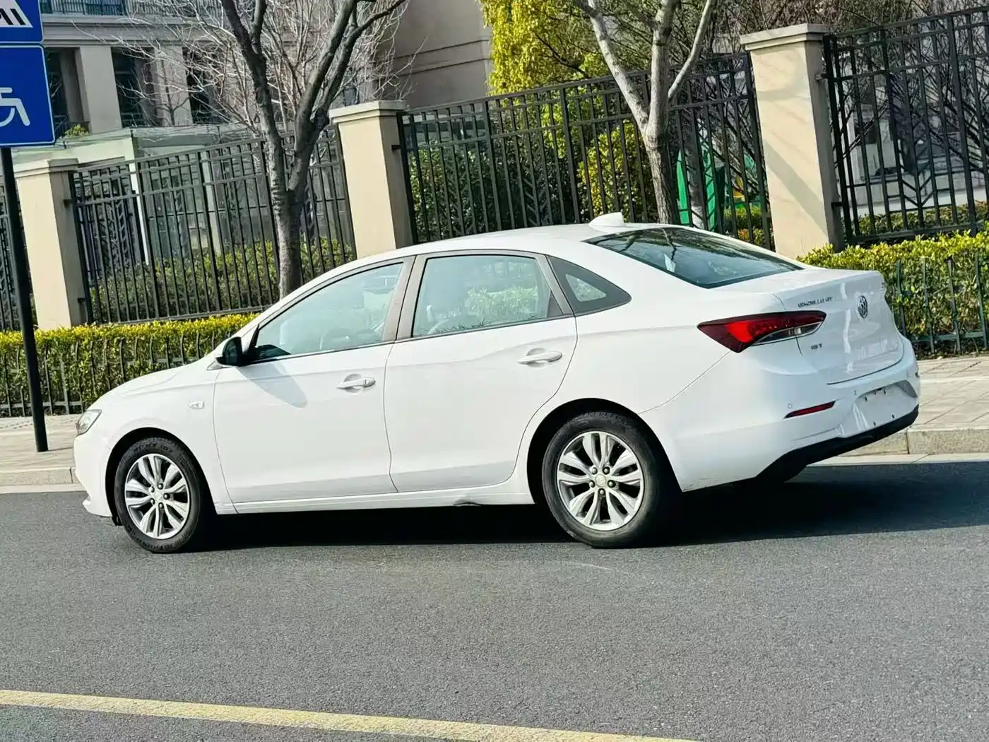 Buick Excelle 2019 15T DCT Connected Elite Type China VI фото 3