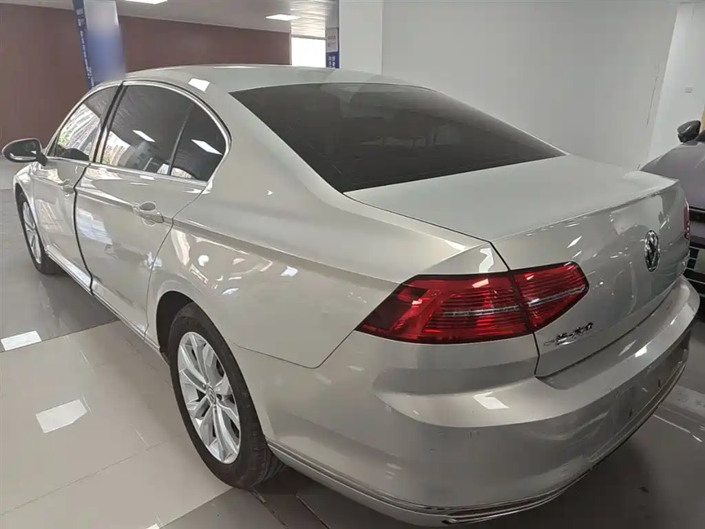 Volkswagen Magotan 2018 Facelift 330TSI DSG Luxury фото 5
