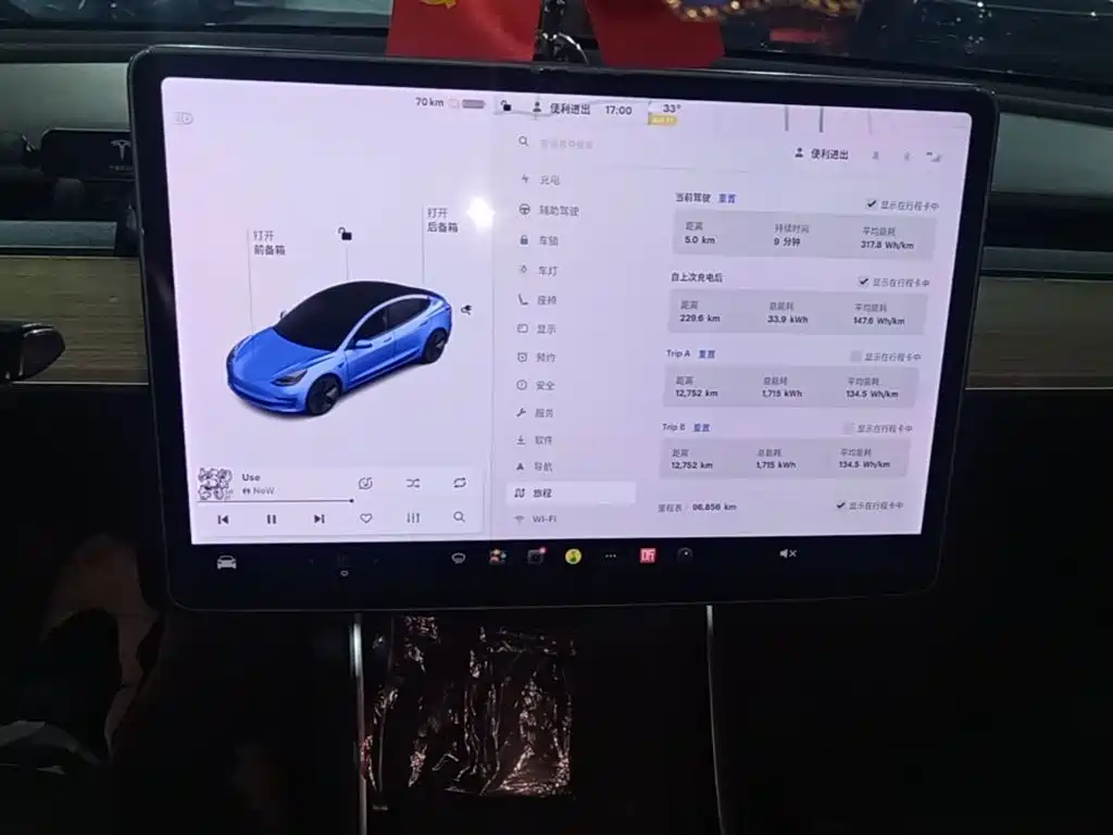 TESLA MODEL 3
