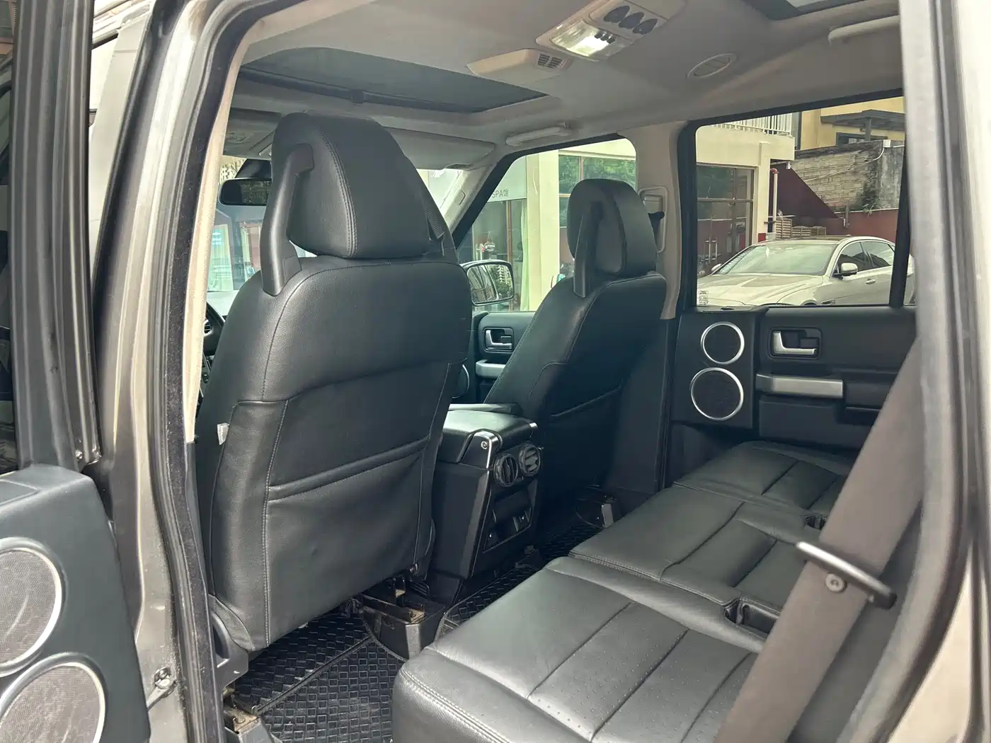 Land Rover Discovery 2009 Model 2.7 TDV6-S фото 13
