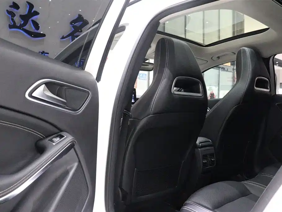 Mercedes-Benz GLA 2018 GLA 220 4MATIC Sport фото 8