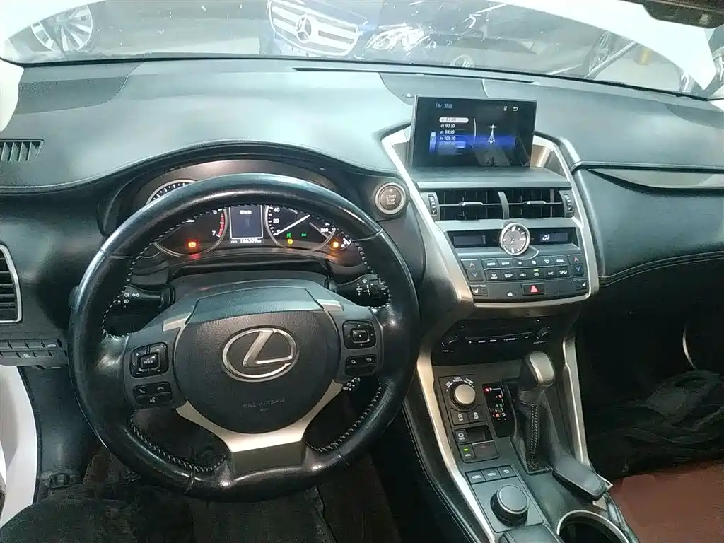 Lexus NX 2016 200 AWD F Sport фото 6