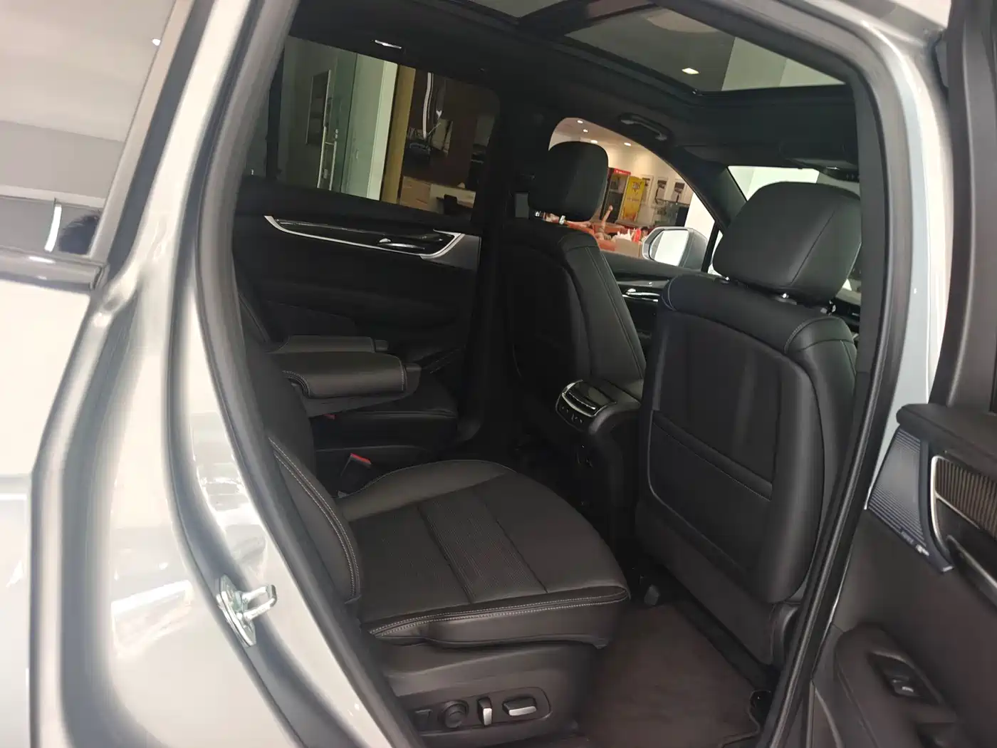 Cadillac XT6 2025 2.0T 6-Seater AWD Executive Black Label Edition фото 9