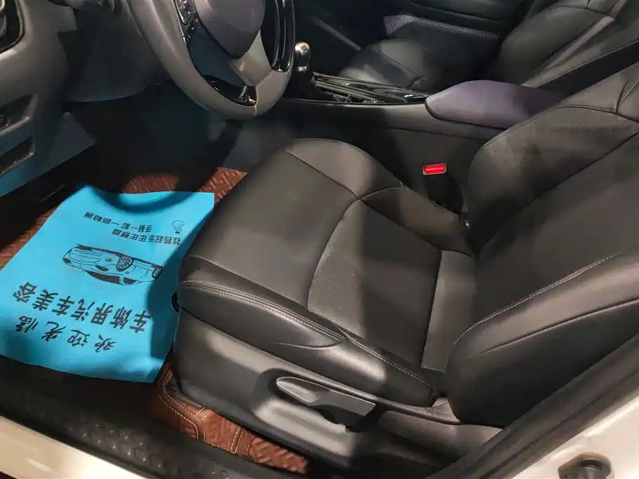 Toyota IZOA 2018 2.0L Glamour Sunroof Edition China VI фото 9