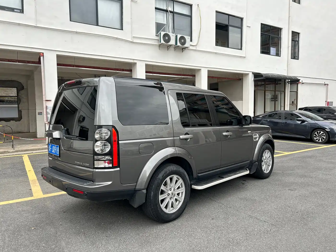 Land Rover Discovery 2009 Model 2.7 TDV6-S фото 7