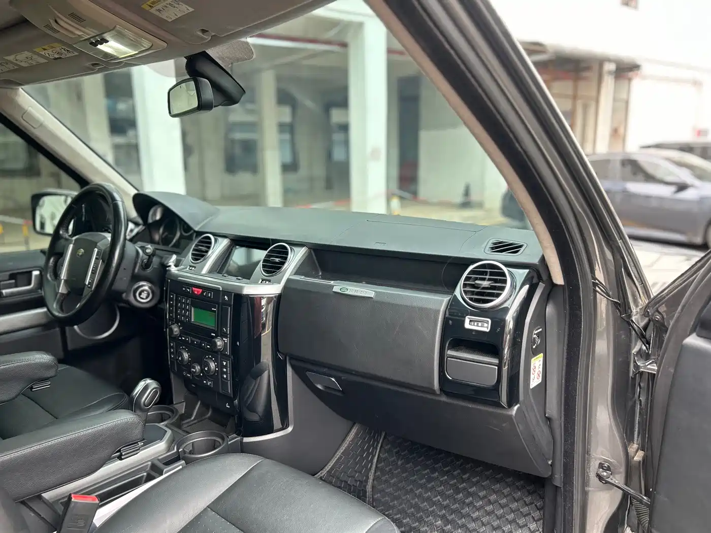 Land Rover Discovery 2009 Model 2.7 TDV6-S фото 34