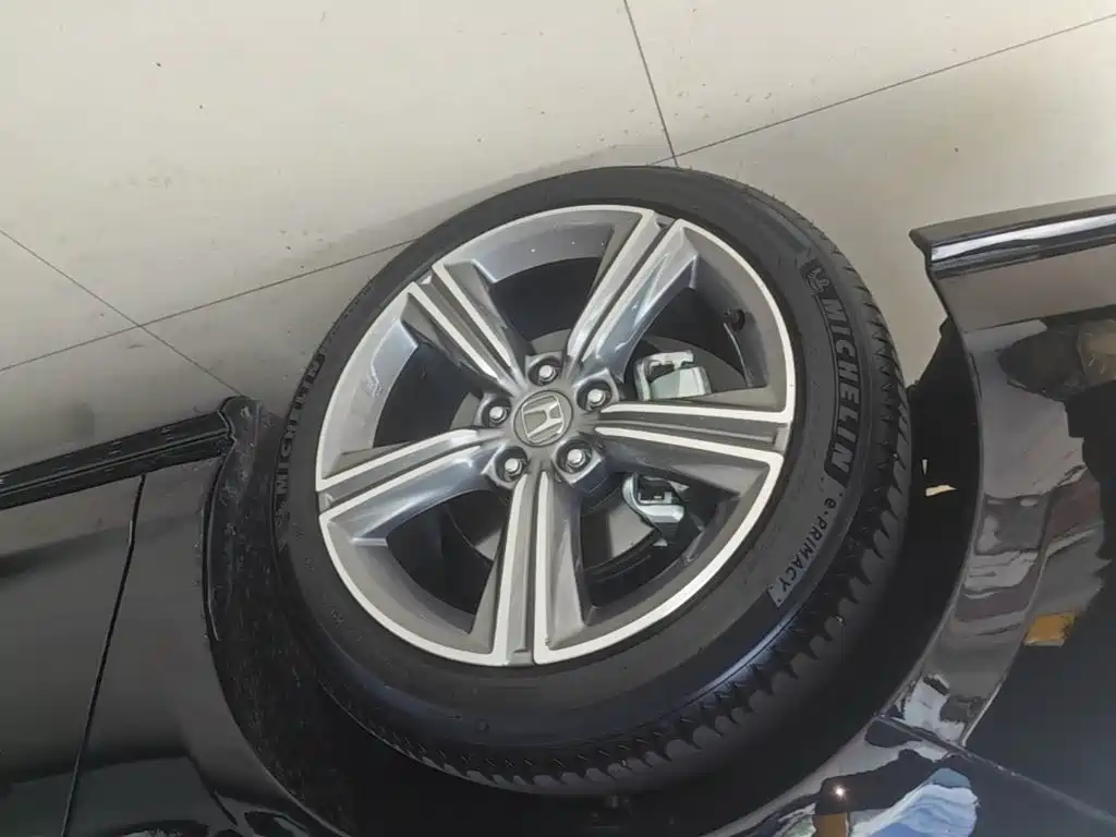 Фото 23 - Honda Accord
