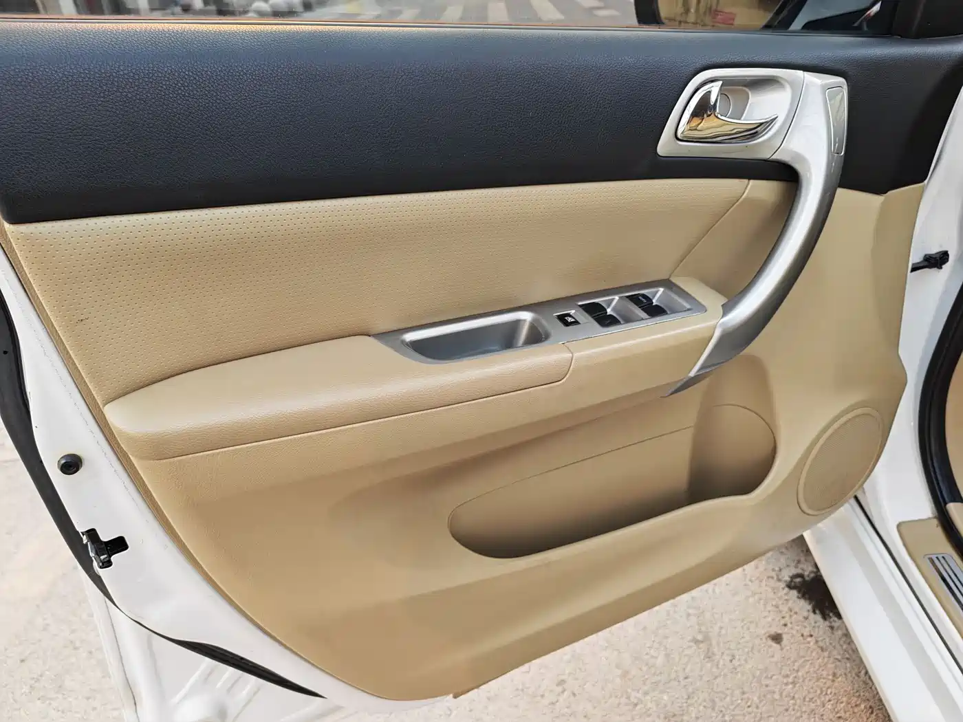 Haval H6 2012 2.4L Automatic 2WD Premium фото 11