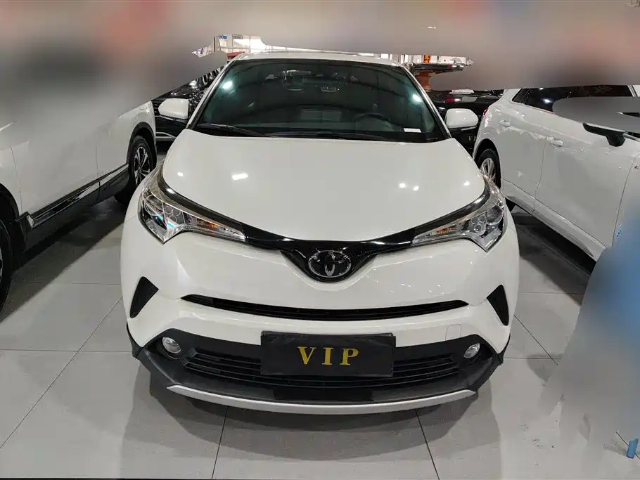 Toyota IZOA 2018 2.0L Glamour Sunroof Edition China VI фото 2