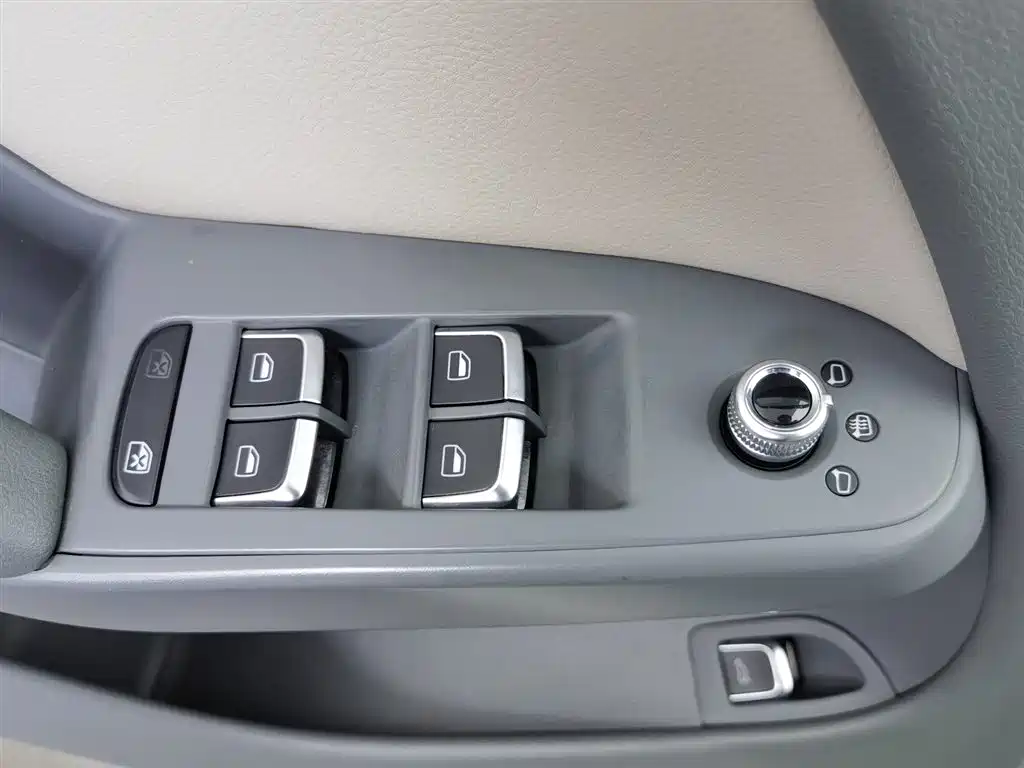 Audi A4L 2016 30 TFSI Collector's Edition Automatic Comfort фото 9