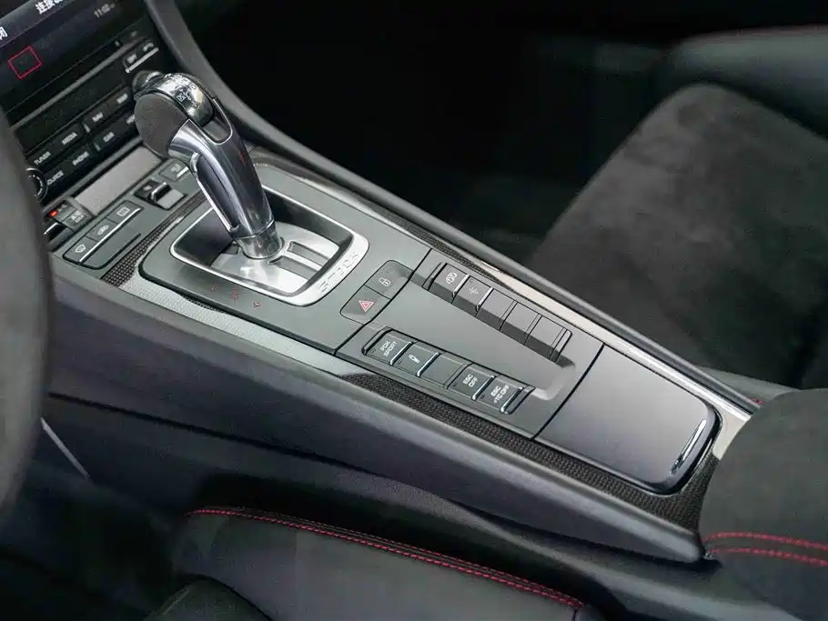 Porsche 911 2018 GT2 RS 3.8T фото 3
