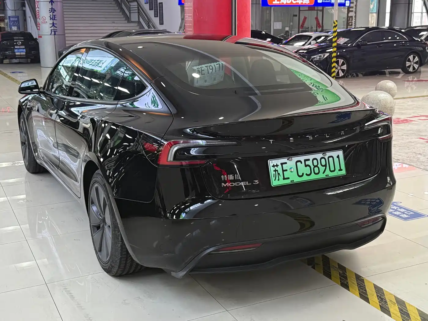 TESLA MODEL 3