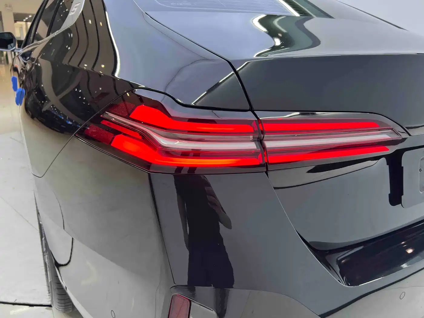 BMW 5 Series 2025 530Li Leading M Sport Package фото 8