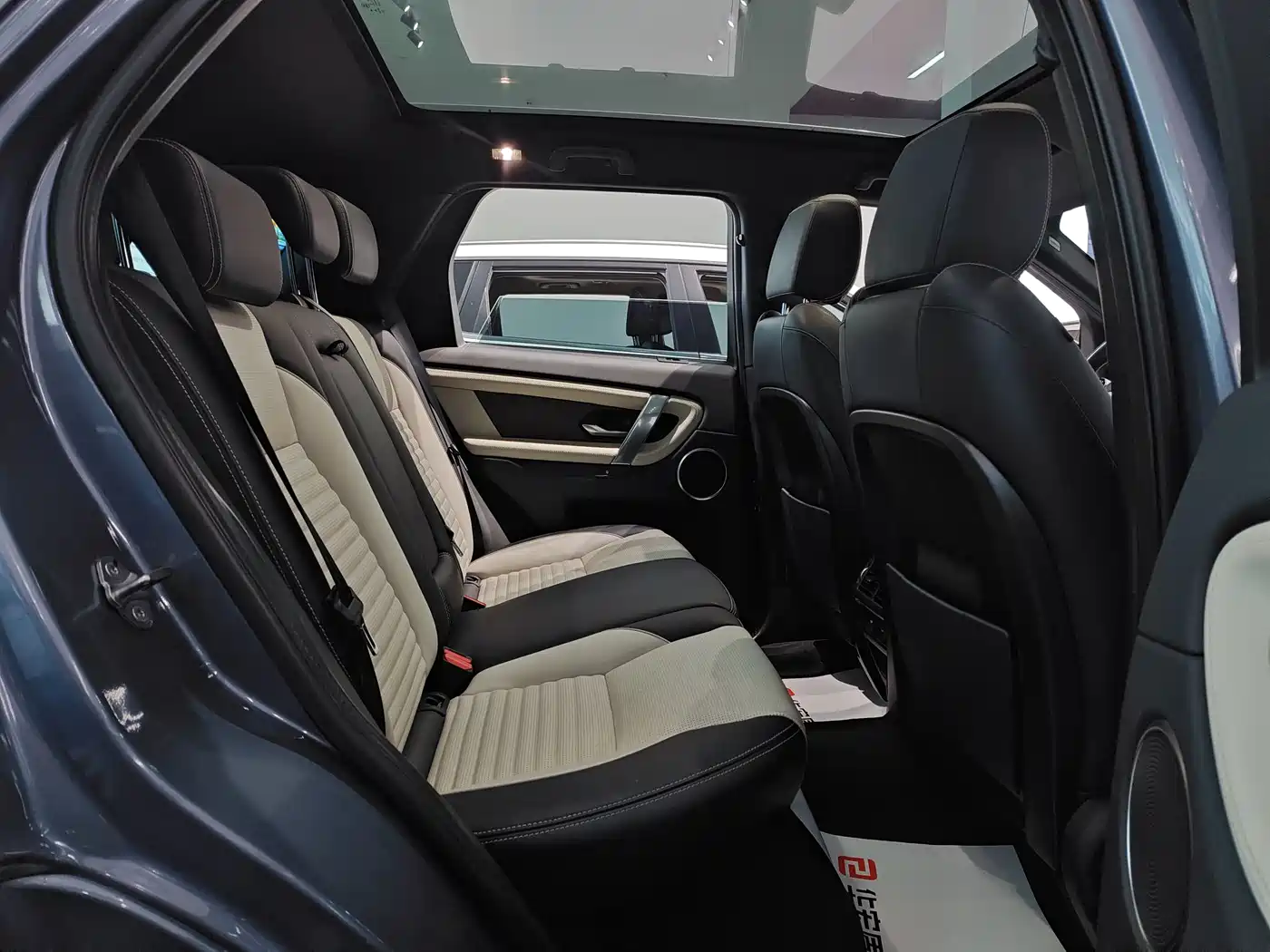 Land Rover Discovery Sport 2022 Model 249PS R-Dynamic S Performance Edition 5-Seater фото 10
