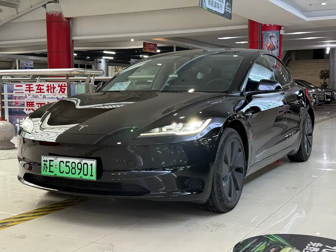 TESLA MODEL 3