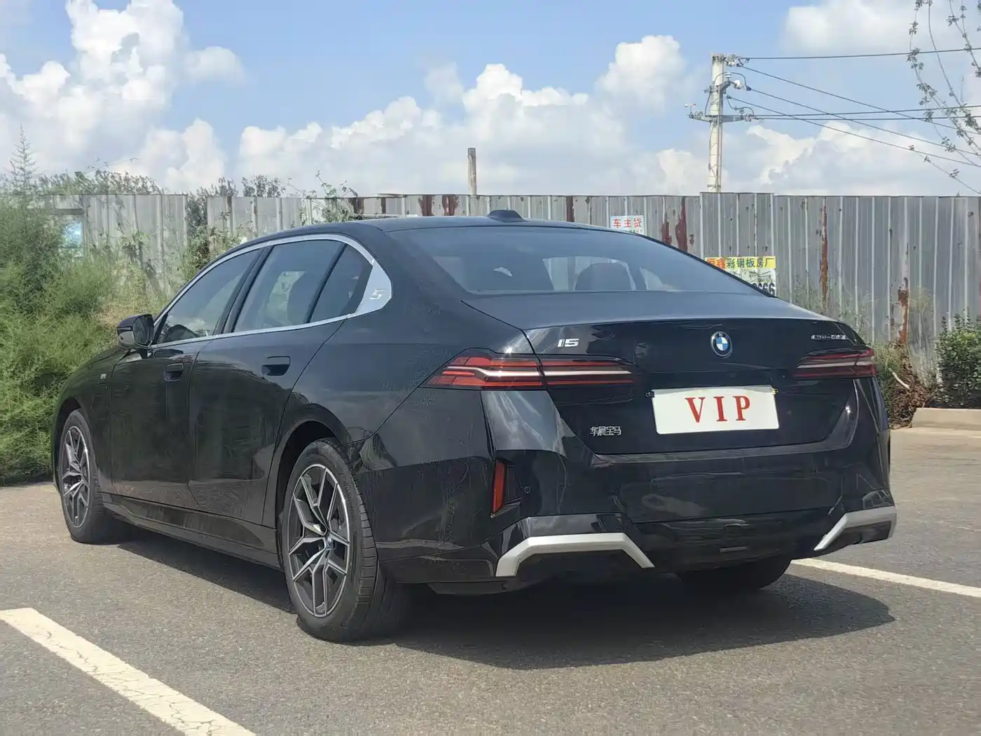 Фото 9 - BMW i5
