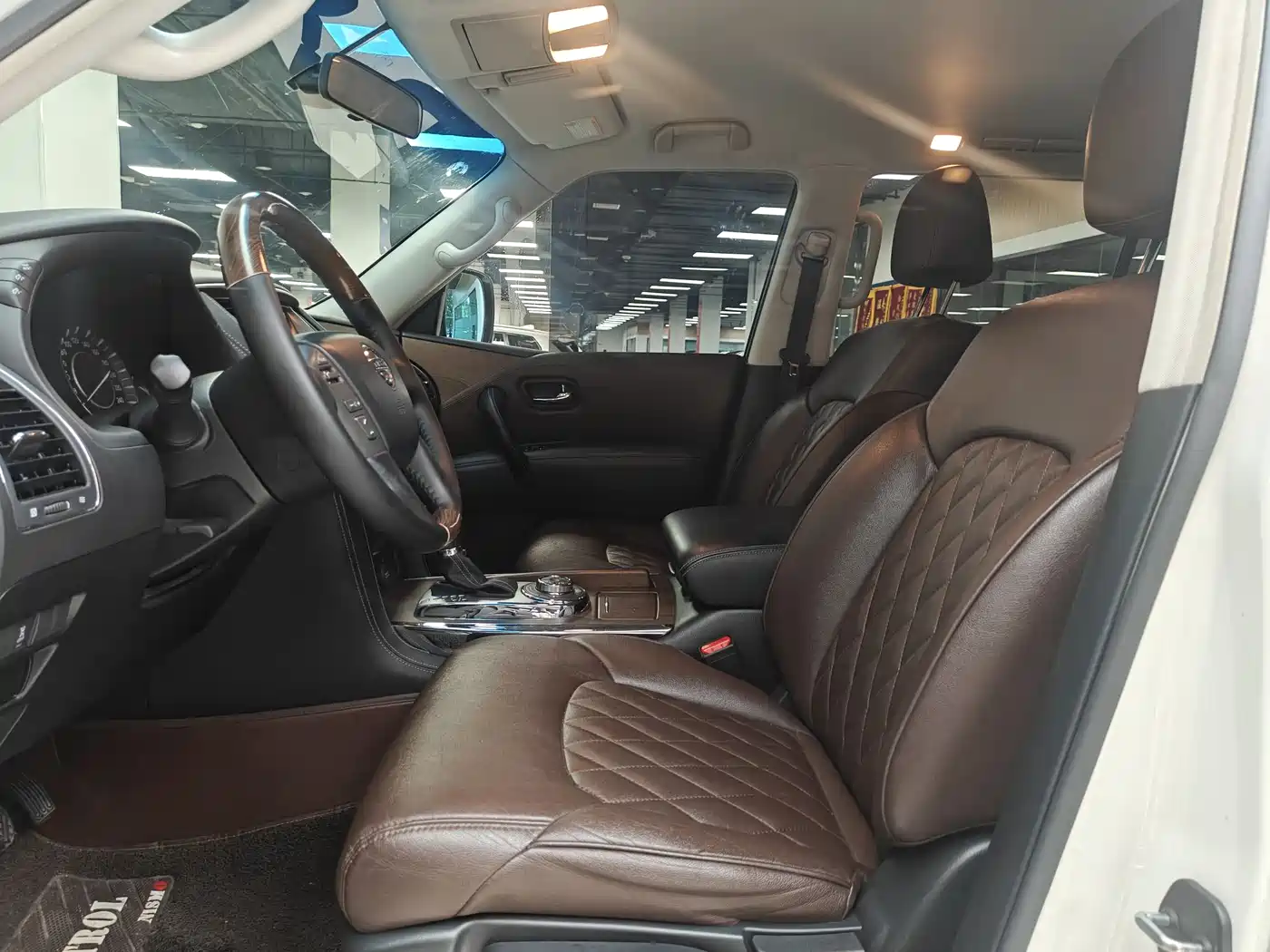 Nissan Patrol 2018 4.0L Leadership фото 12