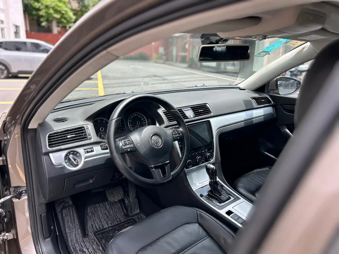 Volkswagen Passat 2014 1.8TSI DSG Luxury Edition фото 10