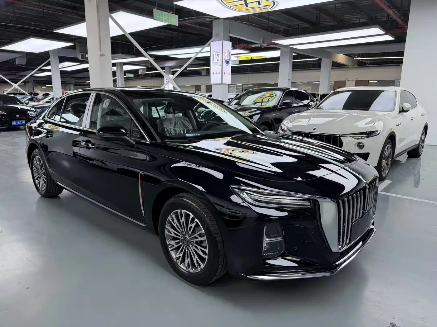 Hongqi H5 2025 1.5T DCT Flag Rhythm 500,000 Units Memorial Edition фото 3