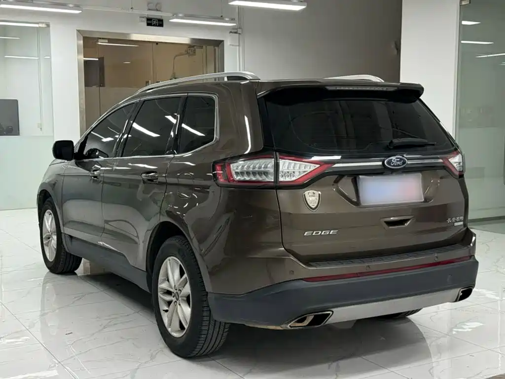 Фото 25 - Ford Edge