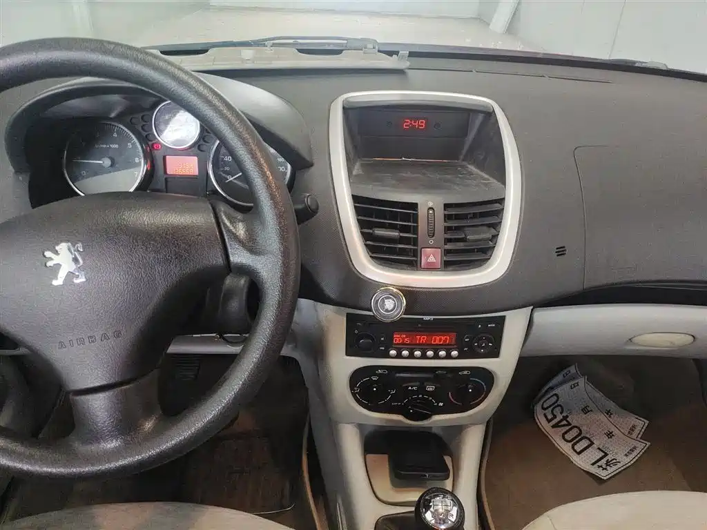Peugeot 207 2011 Hatchback 1.4L Manual Joy Edition фото 13