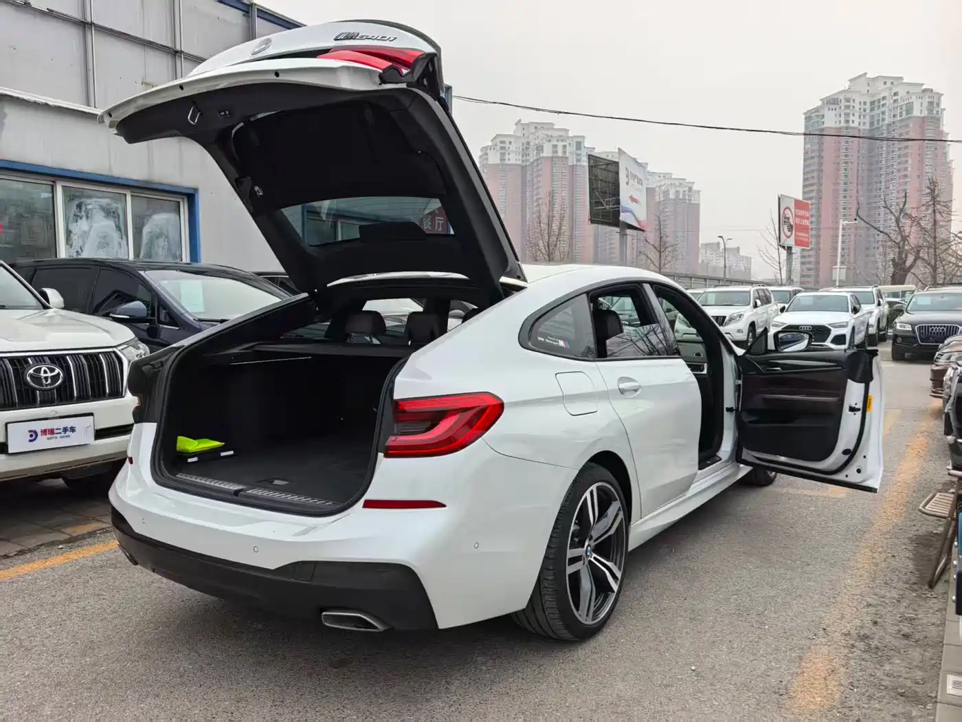 BMW 6 Series GT 2018 640i xDrive M Sport Package фото 11