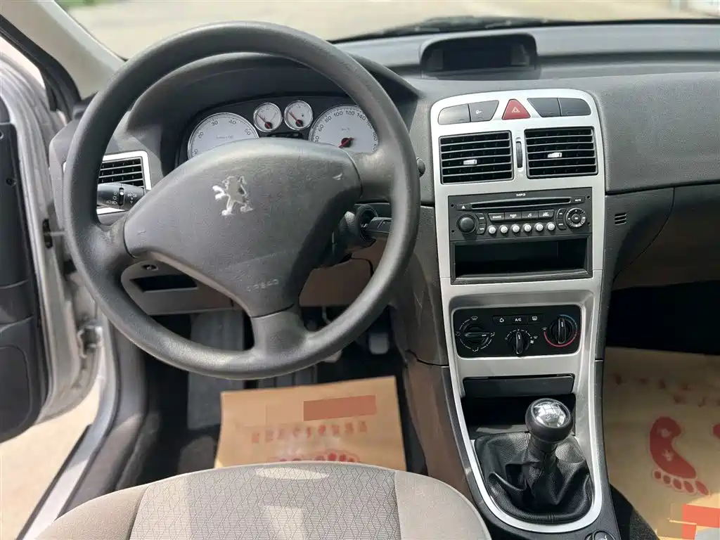 Peugeot 307 2009 2009 Model Sedan 1.6L Manual Aile Edition