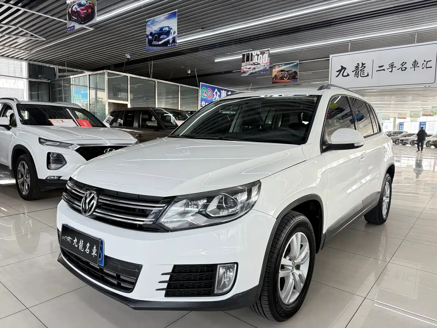 VOLKSWAGEN TIGUAN