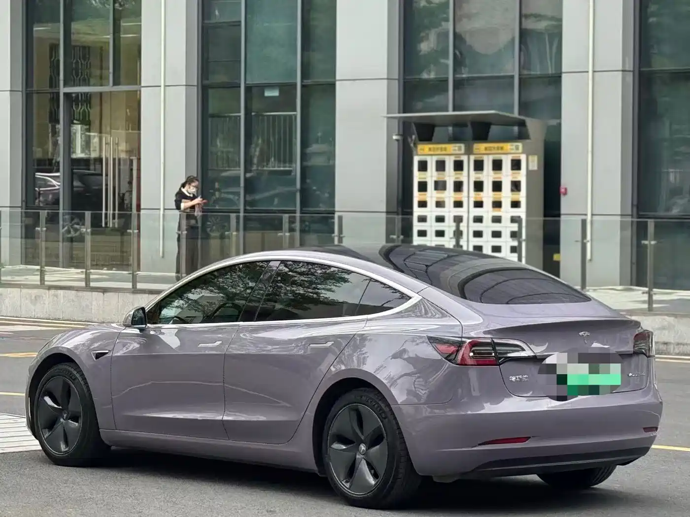 TESLA MODEL 3