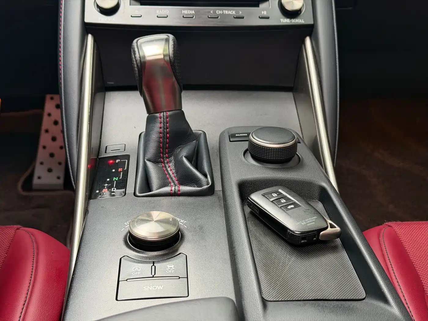 Lexus IS 2017 300 F SPORT фото 8