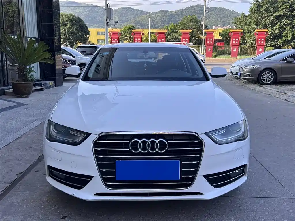 Audi A4L 2015 35 TFSI Auto Comfort фото 2