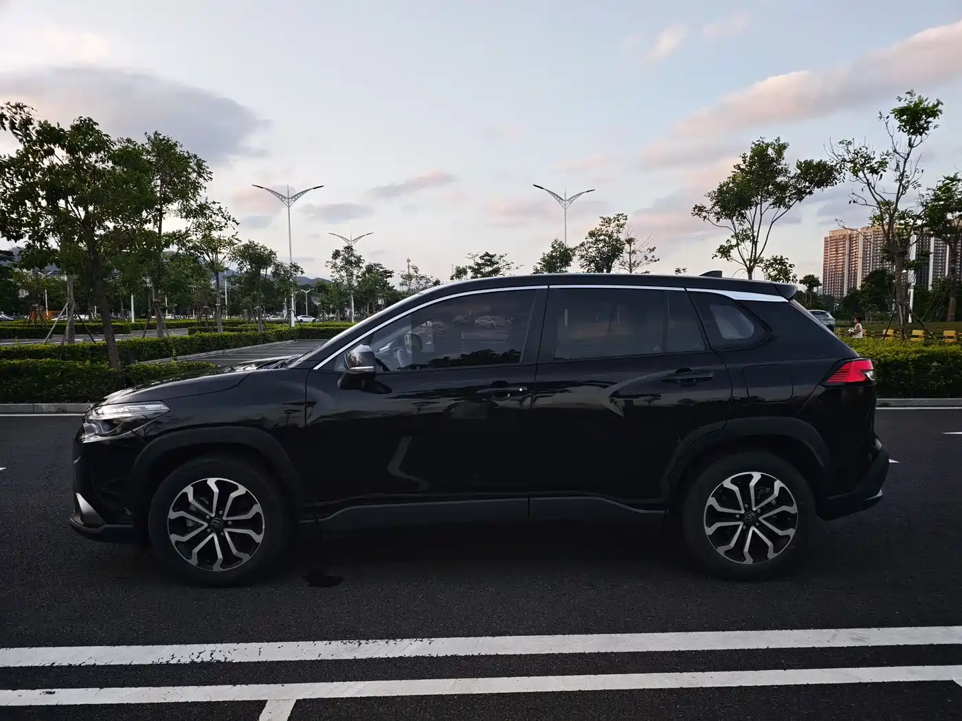 Toyota Frontlander 2023 2.0L CVT Luxury Edition фото 3