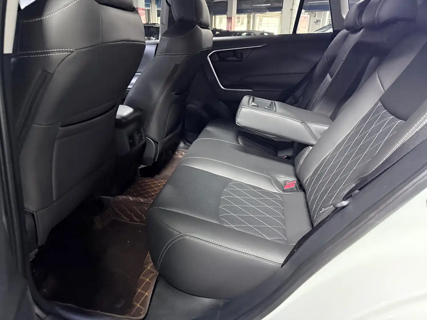 Toyota RAV4 Rongfang 2023 2.0L CVT 2WD Urban Edition фото 11