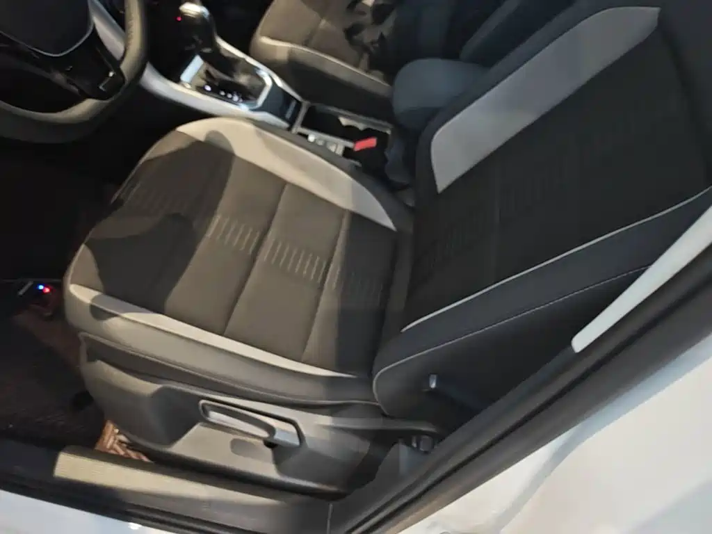 Volkswagen T-Roc, миниатюра 15