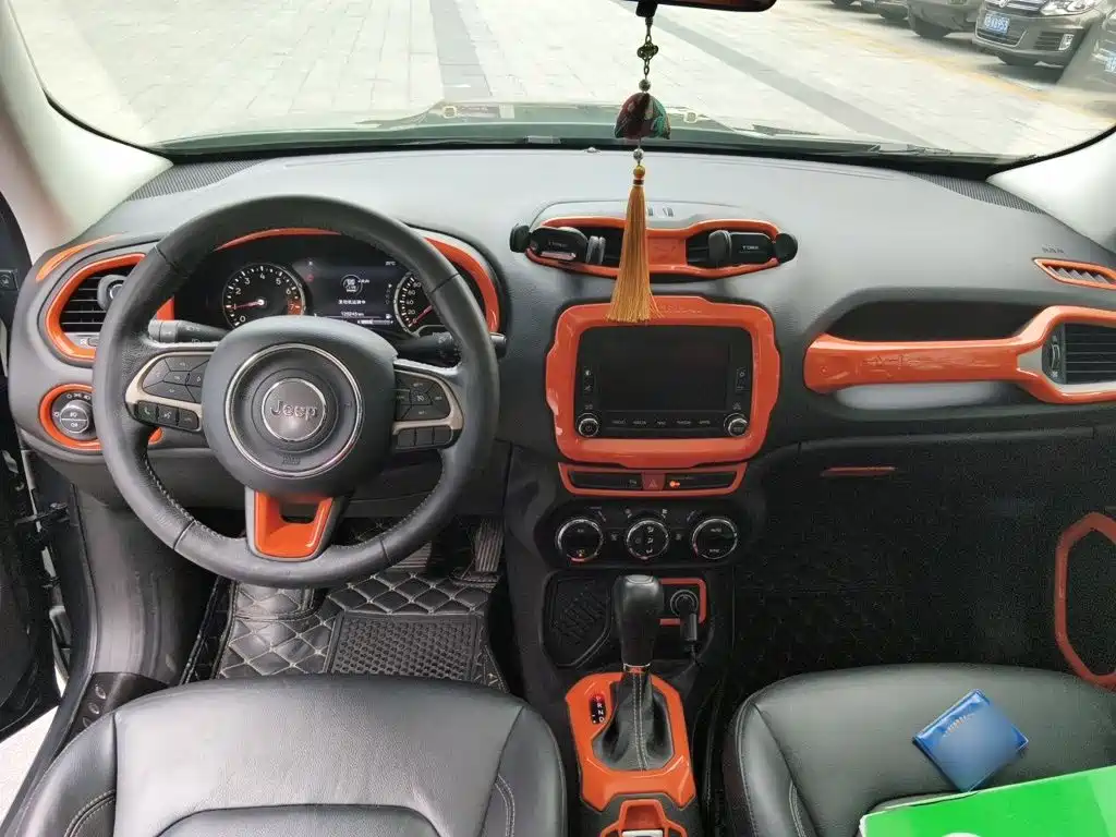 Photo 5 - Jeep Renegade