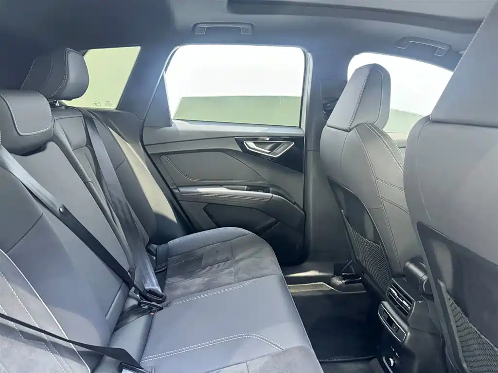Audi Q4 e-tron 2023 40 e-tron Creation Night Edition фото 7