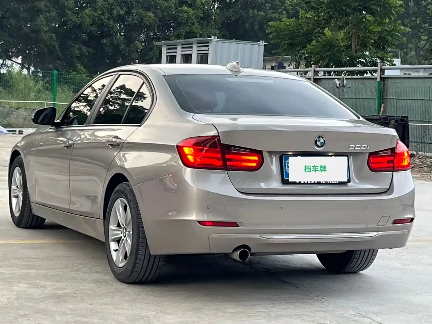 Photo 9 - BMW 3 Series