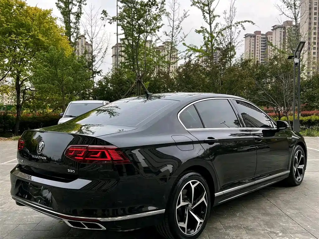 Volkswagen Magotan 2023 Model 2 Million Commemorative Edition 330TSI DSG Luxury фото 5