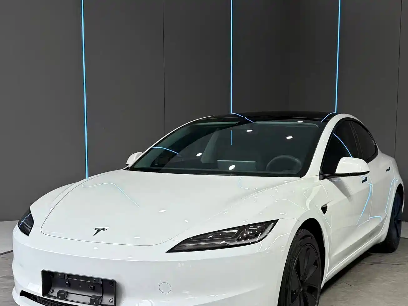 Фото 1 - Tesla Model 3