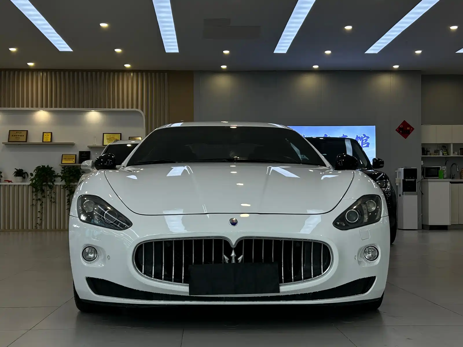 Фото 2 - Maserati GranTurismo